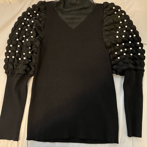 Stunning black sweater with puffy shoulders adorned with pearls - Picture 4 of 4